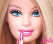 Papel de Parede Barbie Passando Batom