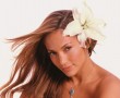 Papel de Parede Jeniffer Lopez – Flor no Cabelo