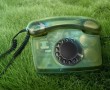 Papel de Parede Telefone Transparente na Grama