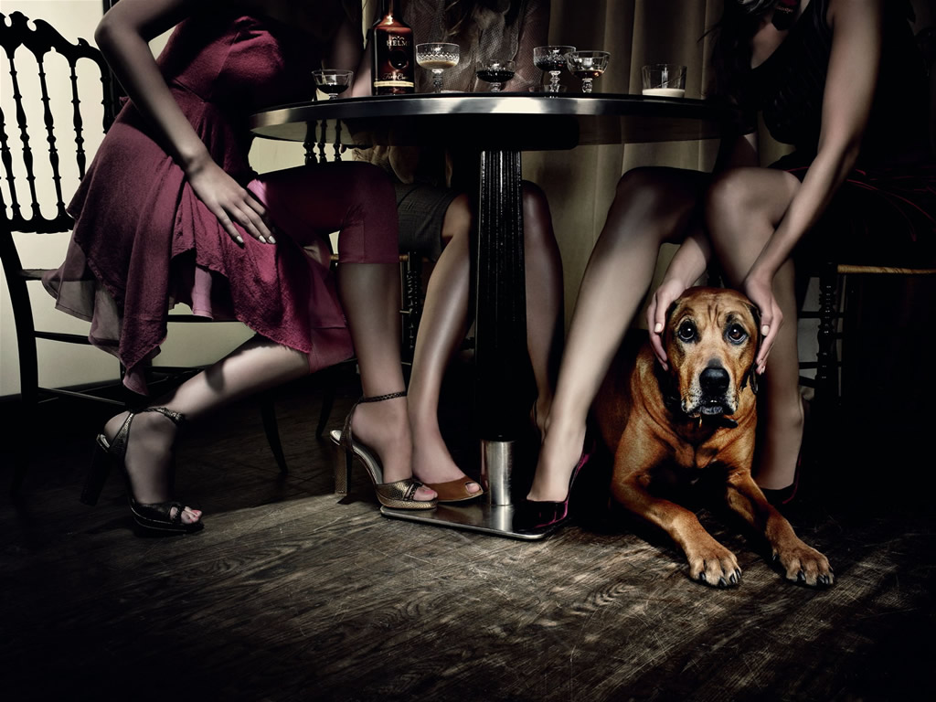 Papel de parede 'Mulheres um bar'