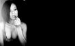 'Rihanna passando batom' papel de parede, imagem gr�tis