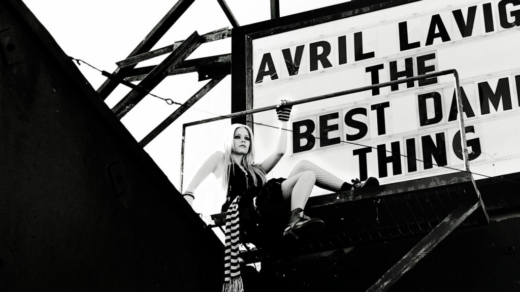 Papel de parede Avril Lavigne – The Best Damn Thing para download gratuito. Use no computador pc, mac, macbook, celular, smartphone, iPhone, onde quiser!