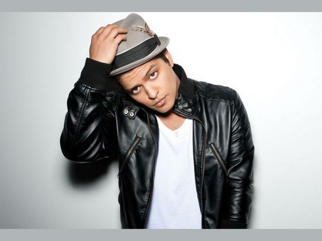 Papel de parede Bruno Mars: Sucesso para download gratuito. Use no computador pc, mac, macbook, celular, smartphone, iPhone, onde quiser!