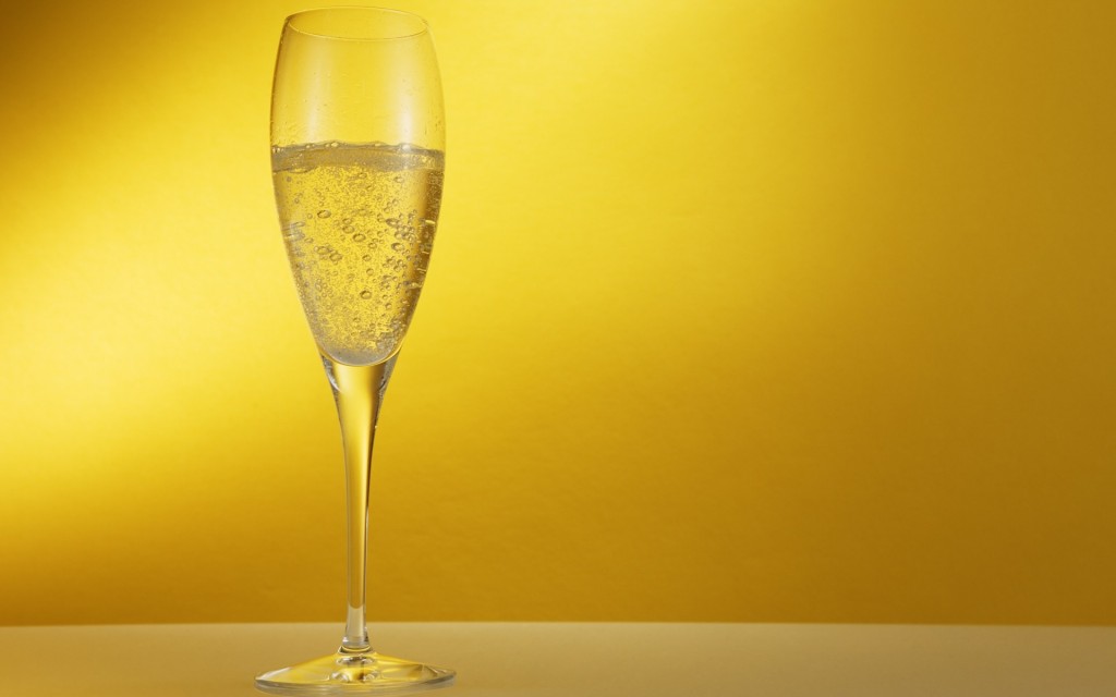 Papel de parede Champagne – Taça para download gratuito. Use no computador pc, mac, macbook, celular, smartphone, iPhone, onde quiser!