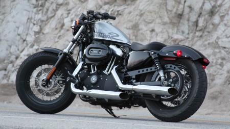 Papel de parede Harley-Davidson 883 Custon para download gratuito. Use no computador pc, mac, macbook, celular, smartphone, iPhone, onde quiser!