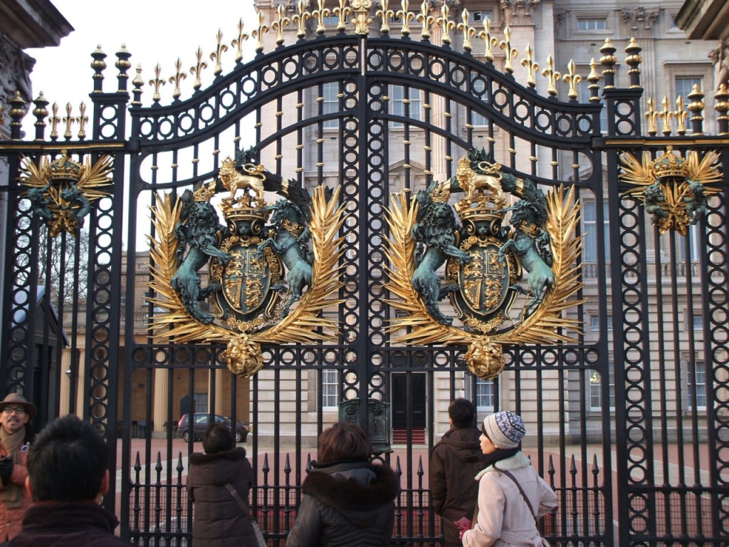 Papel de parede Inglaterra – Portão do Palácio de Buckingham para download gratuito. Use no computador pc, mac, macbook, celular, smartphone, iPhone, onde quiser!