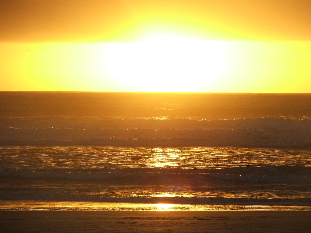 Papel de parede Pôr-do-sol na Praia: Belo Mar para download gratuito. Use no computador pc, mac, macbook, celular, smartphone, iPhone, onde quiser!