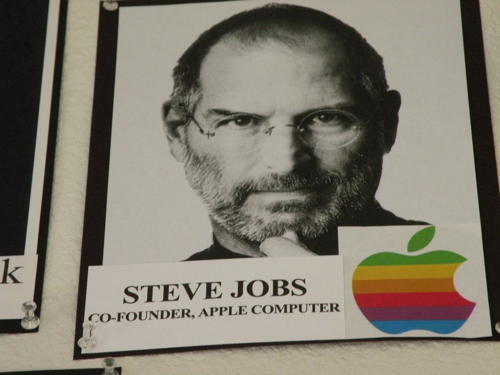 Papel de parede Steve Jobs: Fundador para download gratuito. Use no computador pc, mac, macbook, celular, smartphone, iPhone, onde quiser!