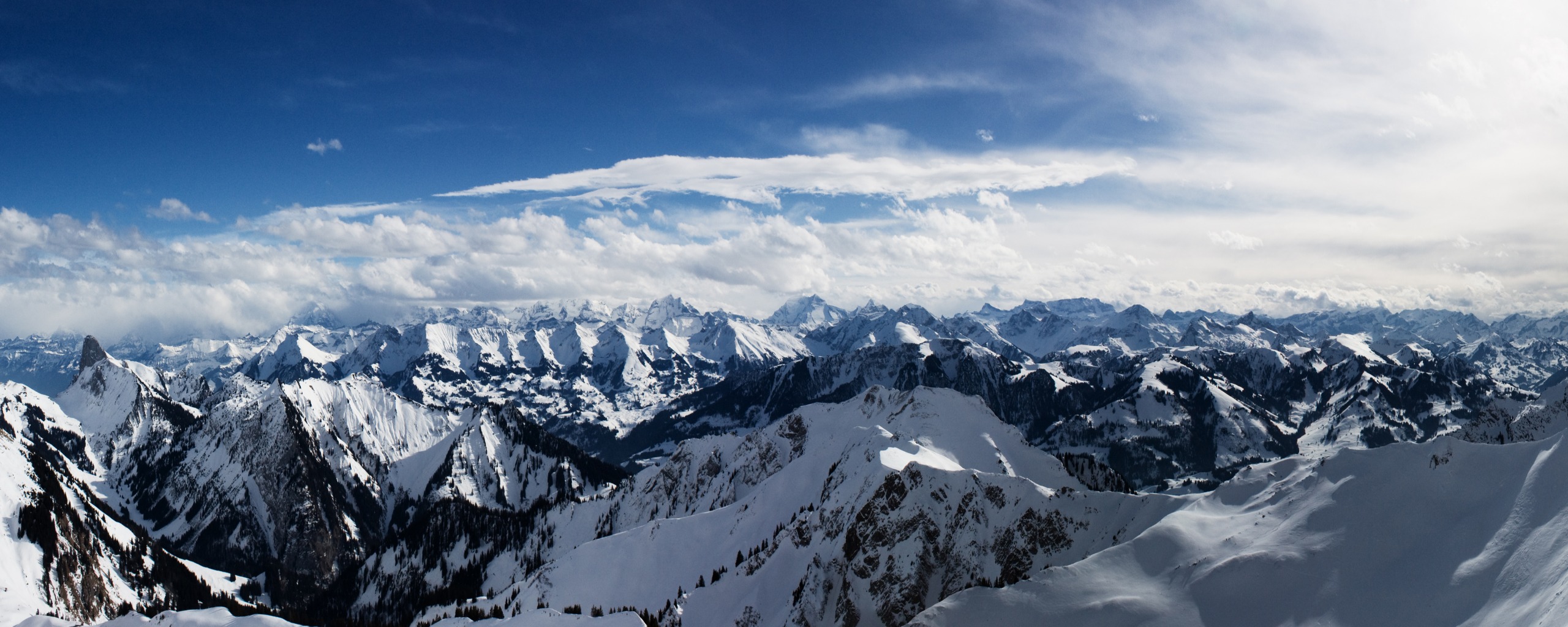 Papel de parede Beleza dos Alpes – Dual monitor para download gratuito. Use no computador pc, mac, macbook, celular, smartphone, iPhone, onde quiser!