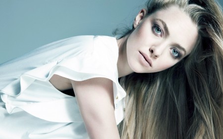 Papel de parede Amanda Seyfried (wide) para download gratuito. Use no computador pc, mac, macbook, celular, smartphone, iPhone, onde quiser!