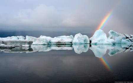 Papel de parede Arco-Íris Atrás de Icebergs para download gratuito. Use no computador pc, mac, macbook, celular, smartphone, iPhone, onde quiser!