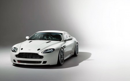 Papel de parede Aston Martin Vantage GT4 Branco para download gratuito. Use no computador pc, mac, macbook, celular, smartphone, iPhone, onde quiser!