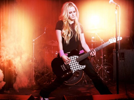 Papel de parede Avril Lavigne Rockstar para download gratuito. Use no computador pc, mac, macbook, celular, smartphone, iPhone, onde quiser!