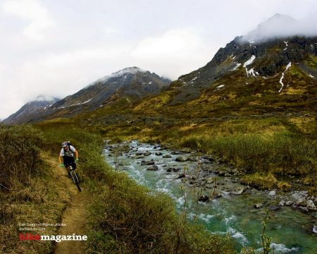 Papel de parede Bike, montanha e rio para download gratuito. Use no computador pc, mac, macbook, celular, smartphone, iPhone, onde quiser!