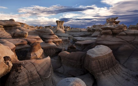 Papel de parede Bisti Badlands, no Novo México para download gratuito. Use no computador pc, mac, macbook, celular, smartphone, iPhone, onde quiser!