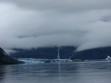 Papel de parede Cascata na neve para download gratuito. Use no computador pc, mac, macbook, celular, smartphone, iPhone, onde quiser!