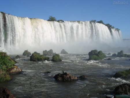 Papel de parede Cataratas do Iguaçu para download gratuito. Use no computador pc, mac, macbook, celular, smartphone, iPhone, onde quiser!