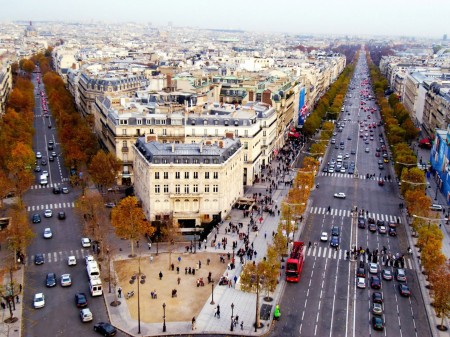 Papel de parede Champs Elysees, Páris para download gratuito. Use no computador pc, mac, macbook, celular, smartphone, iPhone, onde quiser!