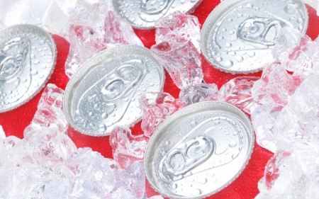 Papel de parede Coca Cola no Gelo para download gratuito. Use no computador pc, mac, macbook, celular, smartphone, iPhone, onde quiser!