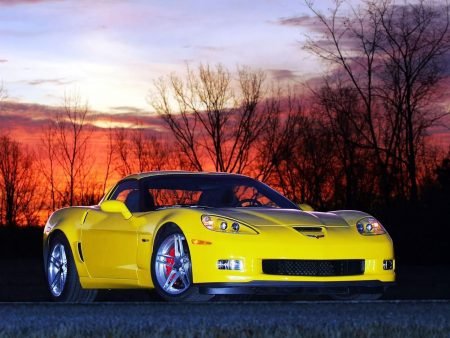 Papel de parede Corvette amarelo para download gratuito. Use no computador pc, mac, macbook, celular, smartphone, iPhone, onde quiser!