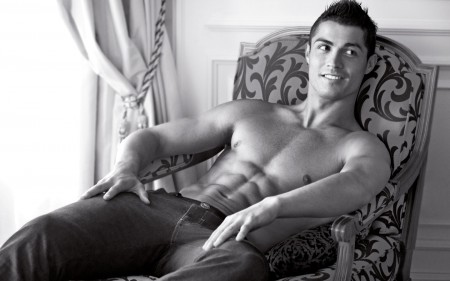 Papel de parede Cristiano Ronaldo Sem Camisa para download gratuito. Use no computador pc, mac, macbook, celular, smartphone, iPhone, onde quiser!