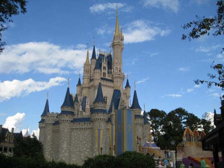 Papel de parede Disney World – Castelo da Cinderela para download gratuito. Use no computador pc, mac, macbook, celular, smartphone, iPhone, onde quiser!