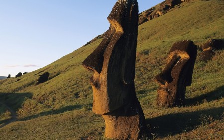 Papel de parede Estátuas Moai, Ilha de Páscoa, Chile para download gratuito. Use no computador pc, mac, macbook, celular, smartphone, iPhone, onde quiser!