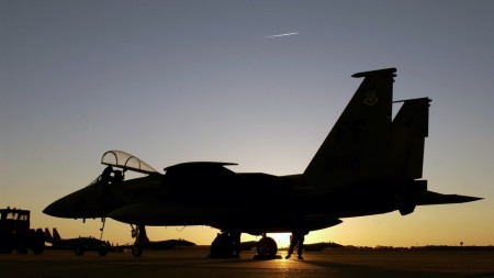 Papel de parede F-15 Eagle ao Pôr-Do-Sol para download gratuito. Use no computador pc, mac, macbook, celular, smartphone, iPhone, onde quiser!