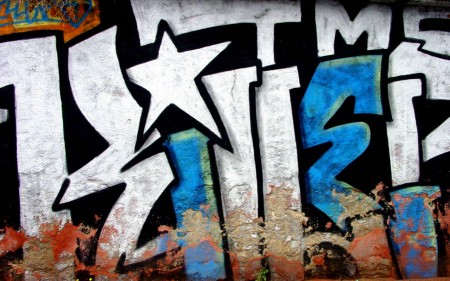 Papel de parede Graffiti Azul e Branco para download gratuito. Use no computador pc, mac, macbook, celular, smartphone, iPhone, onde quiser!