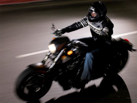 Papel de parede Harley Davidson na estrada para download gratuito. Use no computador pc, mac, macbook, celular, smartphone, iPhone, onde quiser!