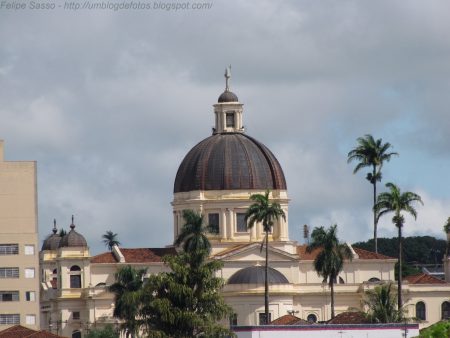 Papel de parede Igreja Matriz para download gratuito. Use no computador pc, mac, macbook, celular, smartphone, iPhone, onde quiser!