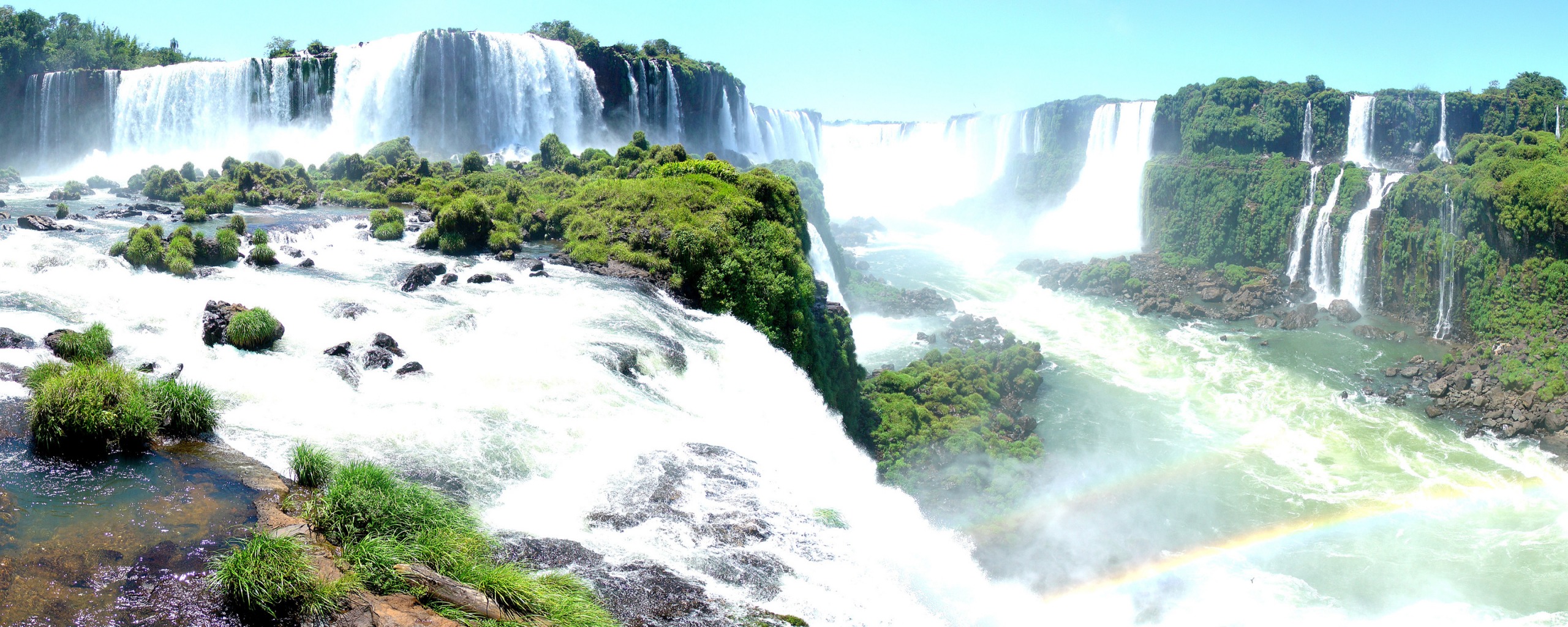 Papel de parede Panorâma das Cataratas do Iguaçu para download gratuito. Use no computador pc, mac, macbook, celular, smartphone, iPhone, onde quiser!