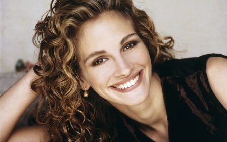 Papel de parede Julia Roberts – Sorridente para download gratuito. Use no computador pc, mac, macbook, celular, smartphone, iPhone, onde quiser!