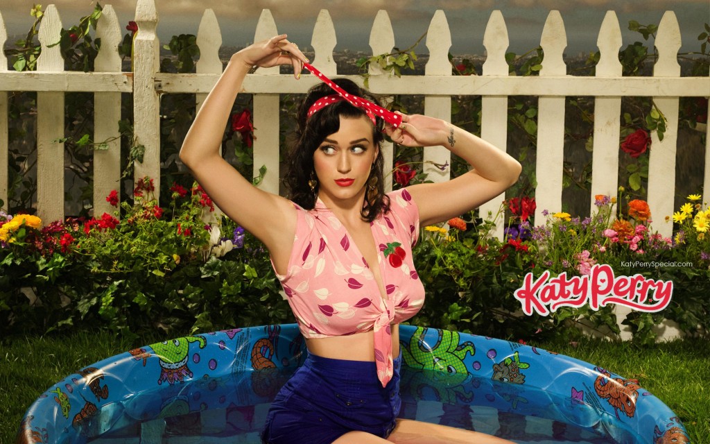 Papel de parede Katy Perry Piscina para download gratuito. Use no computador pc, mac, macbook, celular, smartphone, iPhone, onde quiser!