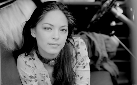 Papel de parede Kristin Kreuk para download gratuito. Use no computador pc, mac, macbook, celular, smartphone, iPhone, onde quiser!