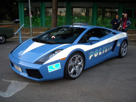 Papel de parede Lamborghini da polícia para download gratuito. Use no computador pc, mac, macbook, celular, smartphone, iPhone, onde quiser!