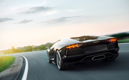 Papel de parede Lamborghini Aventador Preta para download gratuito. Use no computador pc, mac, macbook, celular, smartphone, iPhone, onde quiser!