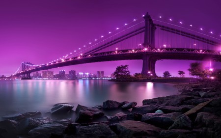 Papel de parede Luzes Roxas na Ponte de Manhattan para download gratuito. Use no computador pc, mac, macbook, celular, smartphone, iPhone, onde quiser!
