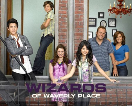 Papel de parede Os Feiticeiros de Waverly Place – Família para download gratuito. Use no computador pc, mac, macbook, celular, smartphone, iPhone, onde quiser!