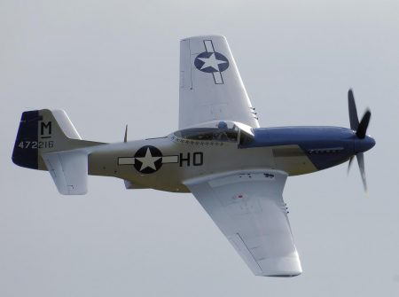 Papel de parede P51 Mustang para download gratuito. Use no computador pc, mac, macbook, celular, smartphone, iPhone, onde quiser!