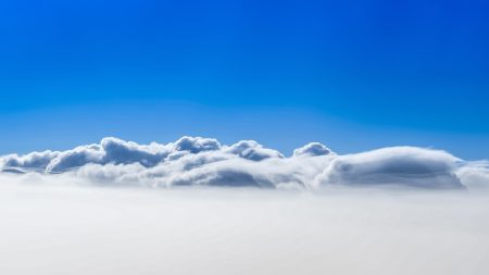 Papel de parede 4K de céu azul de nuvens para download gratuito. Use no computador pc, mac, macbook, celular, smartphone, iPhone, onde quiser!