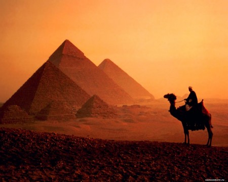 Papel de parede Pirâmides do Egito para download gratuito. Use no computador pc, mac, macbook, celular, smartphone, iPhone, onde quiser!