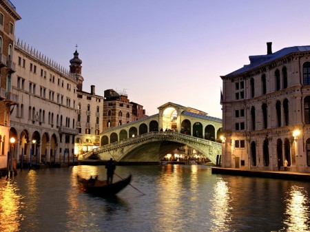 Papel de parede Ponte Rialto do Grande Canal, Veneza, Itália para download gratuito. Use no computador pc, mac, macbook, celular, smartphone, iPhone, onde quiser!