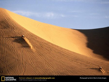 Papel de parede Quadriciclos no Deserto para download gratuito. Use no computador pc, mac, macbook, celular, smartphone, iPhone, onde quiser!