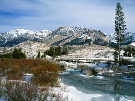 Papel de parede Rio congelado nas montanhas para download gratuito. Use no computador pc, mac, macbook, celular, smartphone, iPhone, onde quiser!