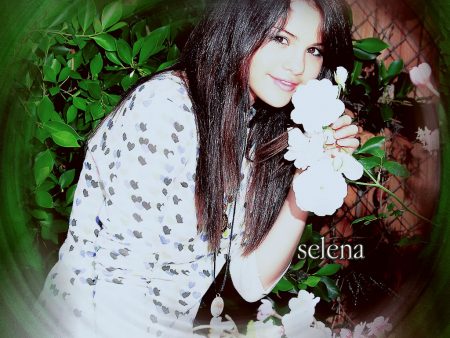 Papel de parede Selena Gomez – Flor para download gratuito. Use no computador pc, mac, macbook, celular, smartphone, iPhone, onde quiser!
