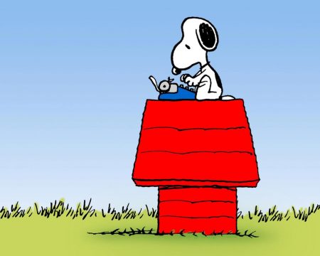 Papel de parede Snoopy – Máquina de Escrever para download gratuito. Use no computador pc, mac, macbook, celular, smartphone, iPhone, onde quiser!