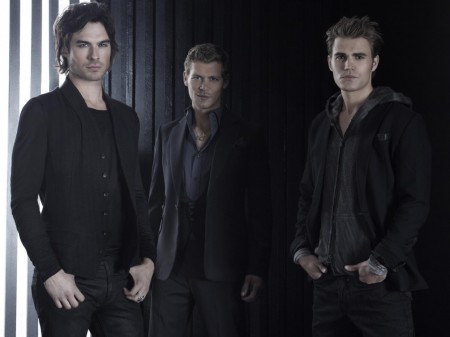 Papel de parede The Vampire Diaries – Joseph Morgan, Paul Wesley e Ian Somerhalder para download gratuito. Use no computador pc, mac, macbook, celular, smartphone, iPhone, onde quiser!