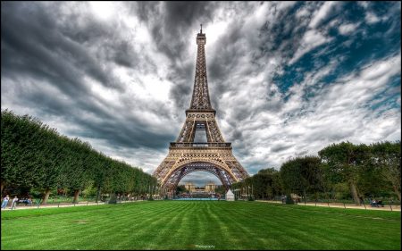 Papel de parede Torre Eiffel – Ponto Turístico para download gratuito. Use no computador pc, mac, macbook, celular, smartphone, iPhone, onde quiser!