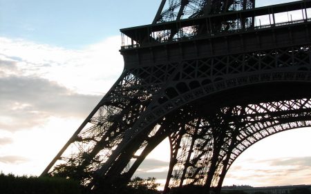 Papel de parede Torre Eiffel – Silhueta para download gratuito. Use no computador pc, mac, macbook, celular, smartphone, iPhone, onde quiser!